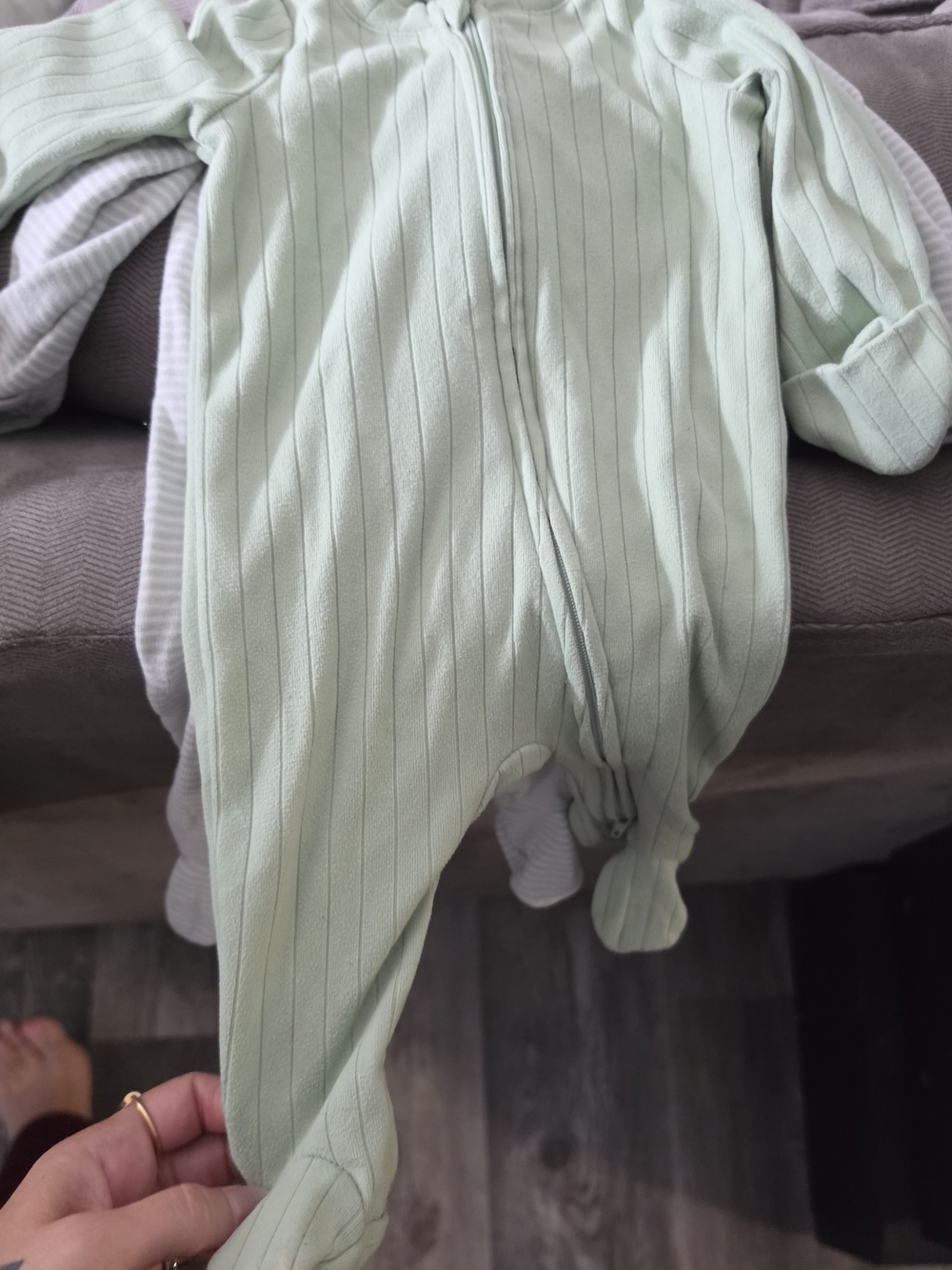 Boy 0-3 Months onesies cloud/old Navy/carter/gerber [5] Bundled